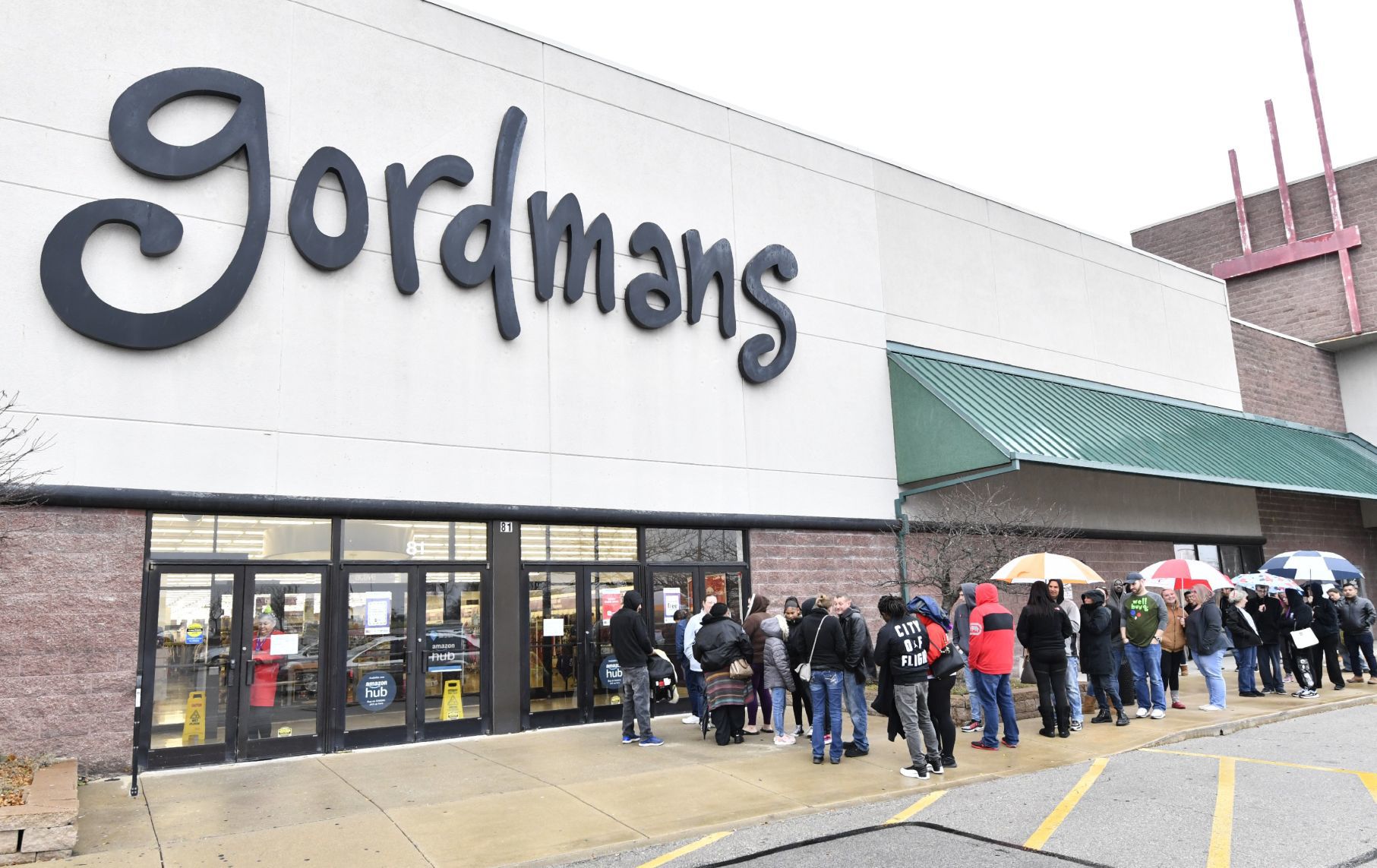 Metro East shoppers hunt for bargains on Thanksgiving day